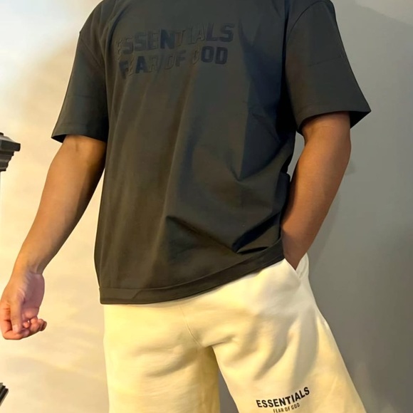 Essential shorts - Picture 2 of 4